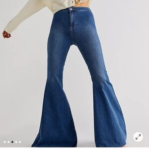 Free People We The Free Just Float On Flare Jeans in Jericho Blue - Size 33